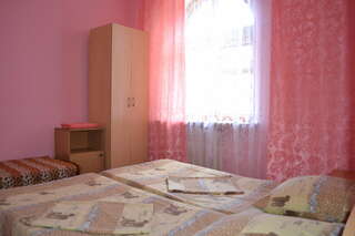 Гостевой дом Дворик Италии Судак Двухместный номер с 1 кроватью или 2 отдельными кроватями и общей ванной комнатой-4