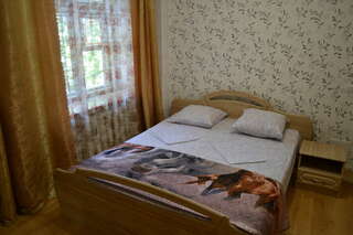 Гостевой дом Дворик Италии Судак Двухместный номер с 1 кроватью или 2 отдельными кроватями и собственной ванной комнатой-6