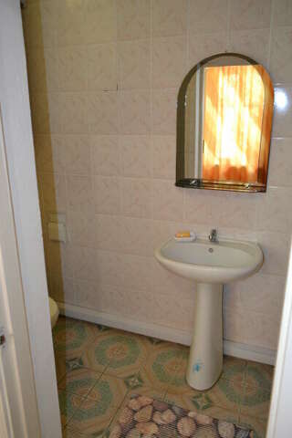 Гостевой дом Дворик Италии Судак Двухместный номер с 1 кроватью или 2 отдельными кроватями и собственной ванной комнатой-10