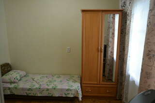 Гостевой дом Дворик Италии Судак Двухместный номер с 1 кроватью или 2 отдельными кроватями и собственной ванной комнатой-8