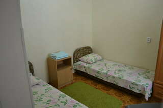 Гостевой дом Дворик Италии Судак Двухместный номер с 1 кроватью или 2 отдельными кроватями и собственной ванной комнатой-7